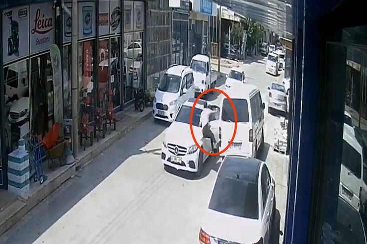 Konya'da maskeli gasp dehşeti: Dükkan önündeki araçtan 1 milyon TL çalıp kayıplara karıştılar