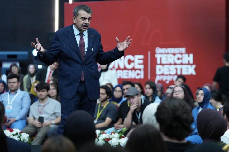Bakan Tekin'den serbest kıyafet sorusuna yanıt: Bu yüzden kaldırılmış