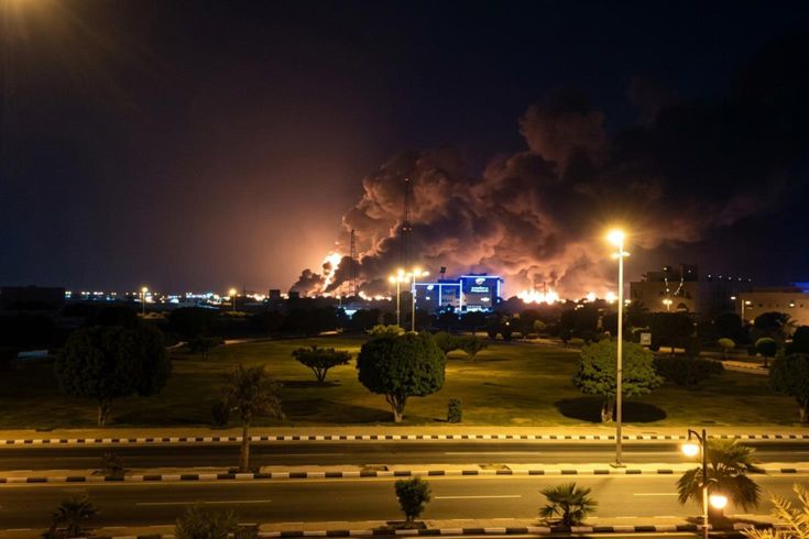 Orta Doğu yangın yeri! Suudi Arabistan'daki petrol rafinerisi vuruldu