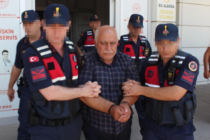 Borç kavgası kanlı bitti: Arkadaşlarına kurşun yağdırdı
