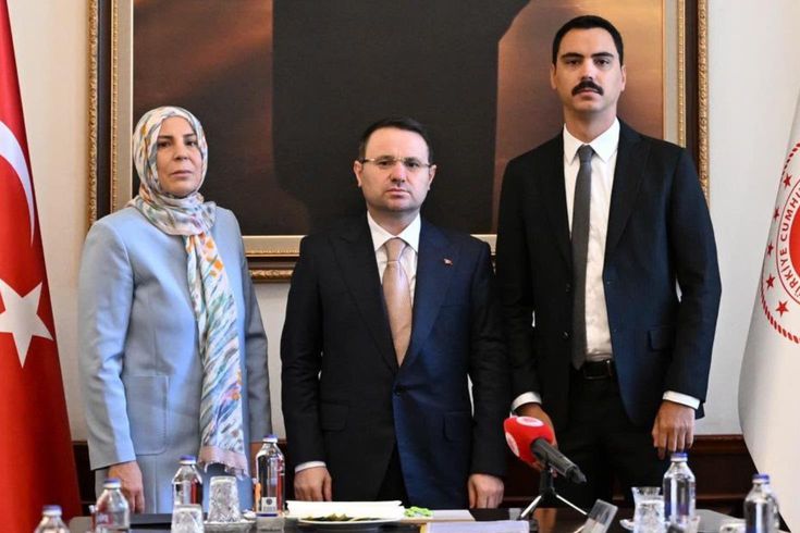 Bakan Gürlek, Yazıcıoğlu ailesiyle görüştü: Bu cinayeti çözmek boynumuzun borcu