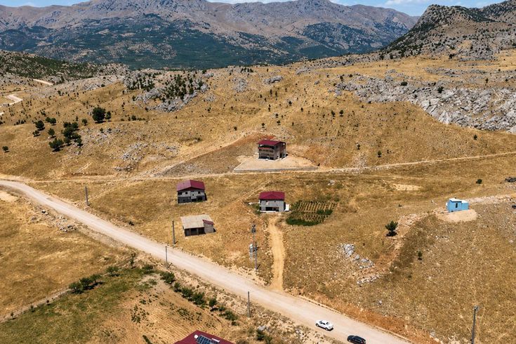 Bitlis’ten alınarak Siirt’e bağlanan köydeki vatandaşlar isyanda: Geri dönmek istiyoruz