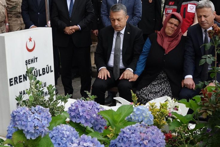 Eren Bülbül'ün annesinin sözleri yürekleri dağladı: 9 yıldır kapıyı kilitlemiyorum, yavrum yaralıdır açamaz