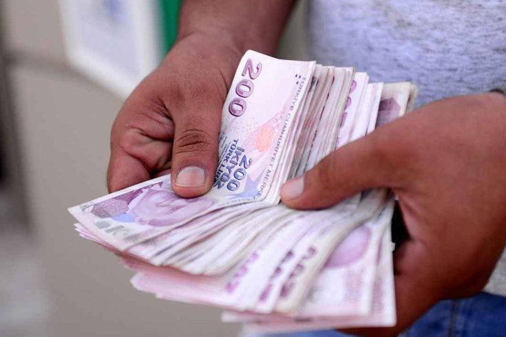 بدأ السائقون يومهم بزيادة الأسعار! تجاوز سعر لتر البنزين 72 ليرة في بعض المحافظات
