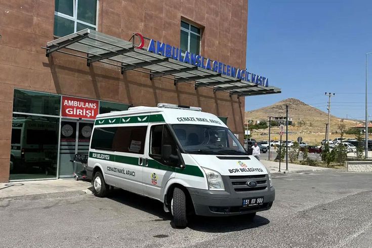 Mola vermek için girdikleri tesiste cansız beden buldular