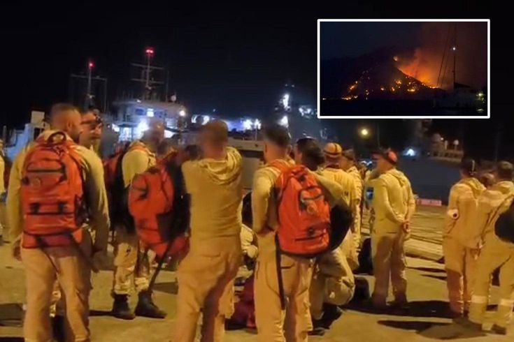 In Marmaris, water tankers are heading to the fire zone via landing craft.