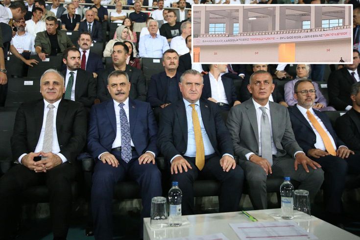 كان الوزير تشفتشي والوزير باك في المدرجات أيضًا! في مباراة آميد سبور-أرضروم سبور لافتة بالتركية والكردية