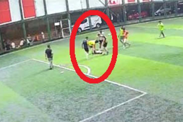 Avcılar'da halı saha maçında fenalaşan genç hayatını kaybetti