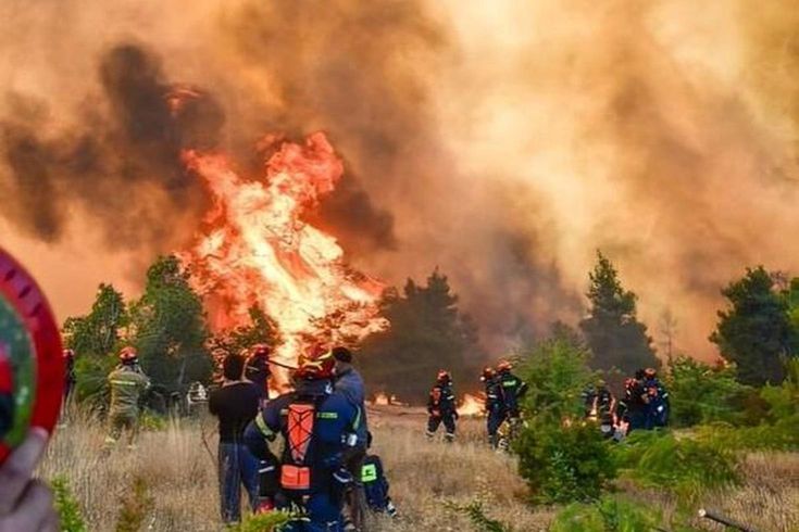 Komşu yanıyor: Salamina Adası alevlere teslim