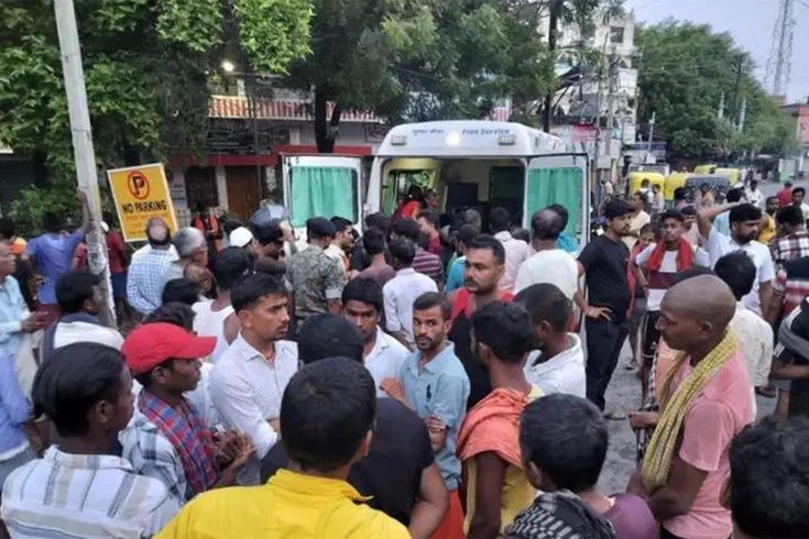 Hindistan'da tapınakta izdiham: En az 7 kişi hayatını kaybetti