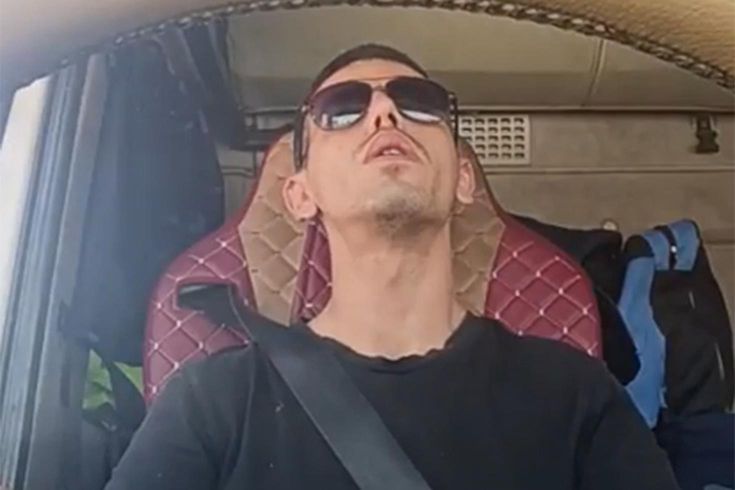 Tır şoförü kazadan 1 saat önce canlı yayında şarkı söylemiş