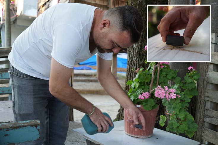 İzmit'te yağmur yerine demir tozu yağıyor, mahalleli ellerinde mıknatısla geziyor