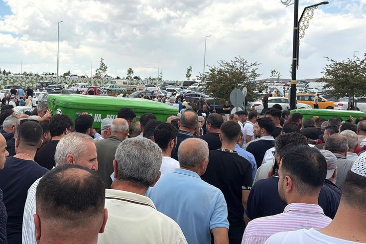 Aynı kaderi paylaştılar! Yan yana defnedildiler