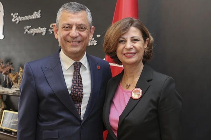 Eskişehir Büyükşehir Belediye Başkanı Ünlüce, Yeni Parti'ye geçti