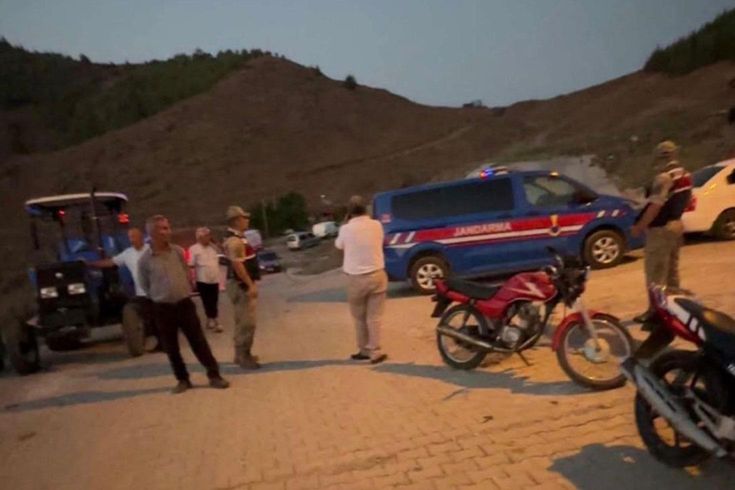 Psikolojik sorunları olan şahıs baba ve oğluna kurşun yağdırdı