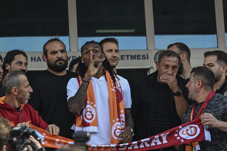 Galatasaray'ın yeni transferi Rafael Leao, İstanbul'da! İşte ilk sözleri