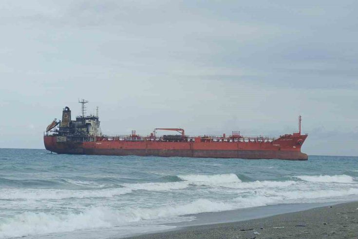 Karadeniz'de dron saldırısına uğrayan gemi Samsun'da karaya oturdu
