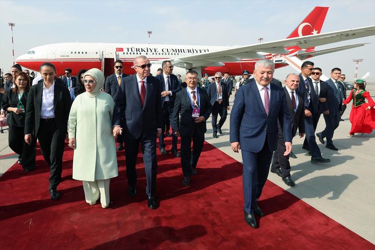 Cumhurbaşkanı Erdoğan'a Bişkek'te Dombra sürprizi