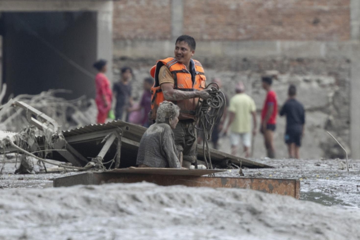 Nepal'deki sel felaketinde ölü sayısı 903'e yükseldi!