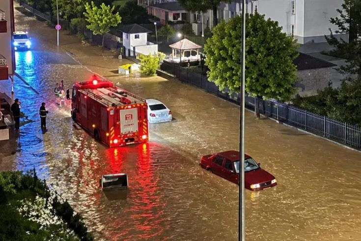 Ordu ve Giresun'da sağanak: Su baskınları ve toprak kaymaları