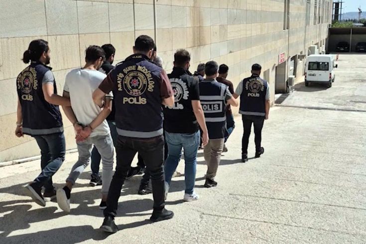 900 thousand lira fine for convoy setting off fireworks from vehicles
