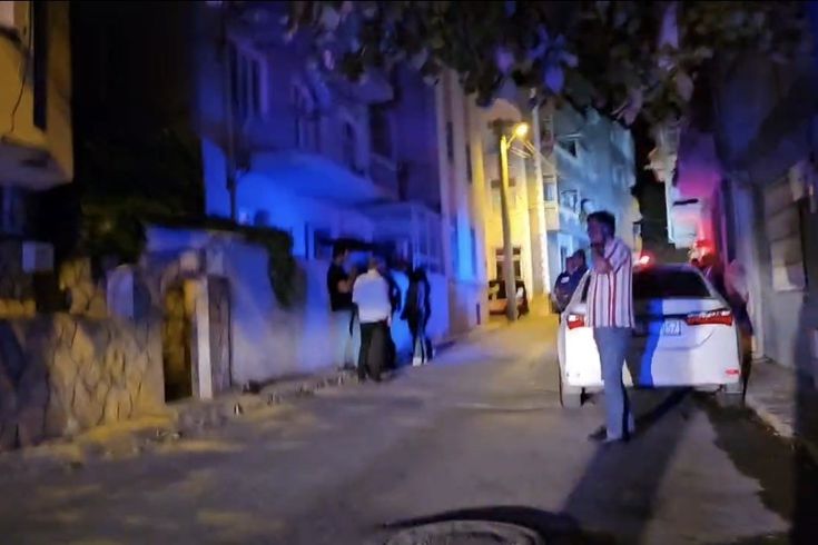 Blood flowed in a sibling fight: 1 dead, 1 seriously injured