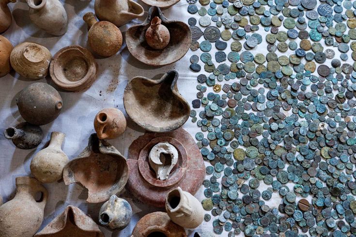 A Syrian collector handed over his 20-year collection of historical artifacts to the state.
