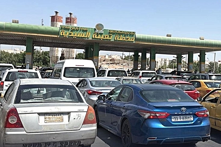 Petrol zengini ülkede benzin krizi! Trafik kilitlendi