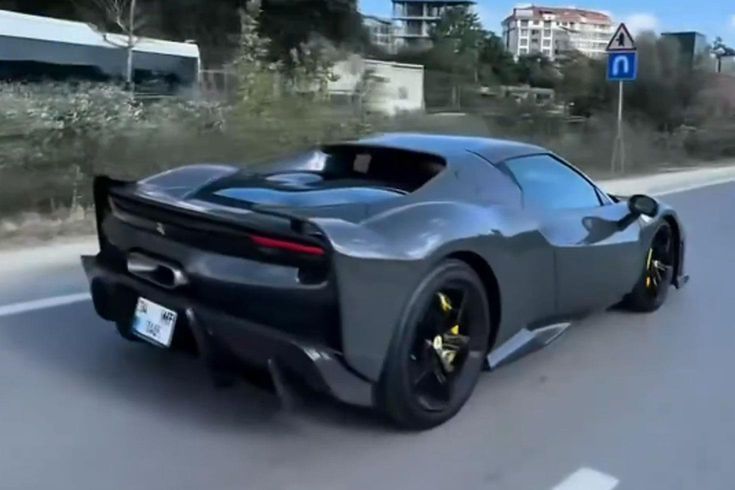 Osimhen's 50 million TL Ferrari made the asphalt cry