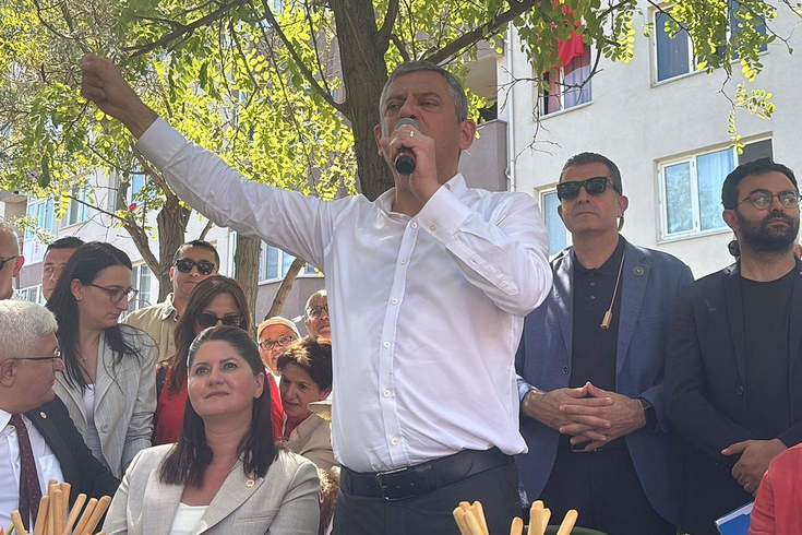 Özgür Özel'den olay gaf: Kendi kurduğu partinin adını unuttu