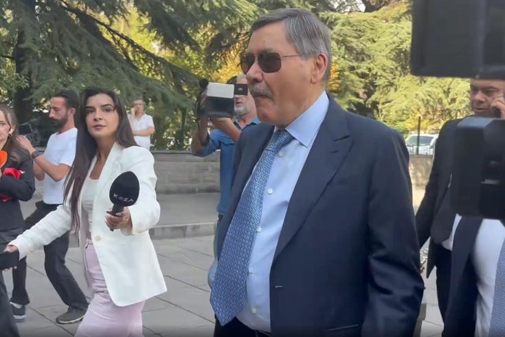 Her appearance in front of the courthouse had caused a stir! Gökçek broke his silence.