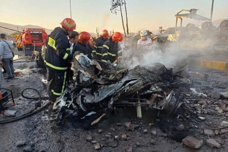 İran'da zincirleme kazada yakıt tankeri patladı, 11 kişi hayatını kaybetti