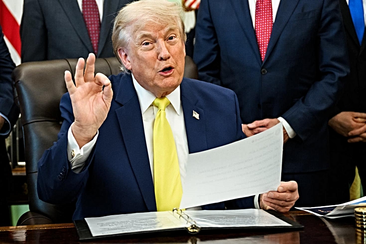 Trump'ın yeni saçları şaşkına çevirdi! Alışılmış sarı saçları bir anda kahverengiye döndü
