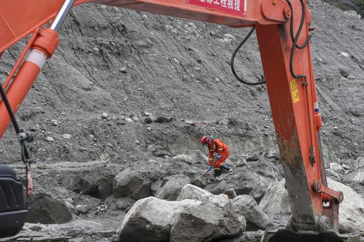 Çin-Nepal sınırında felaket! 43 ölü, 519 kişi kayıp