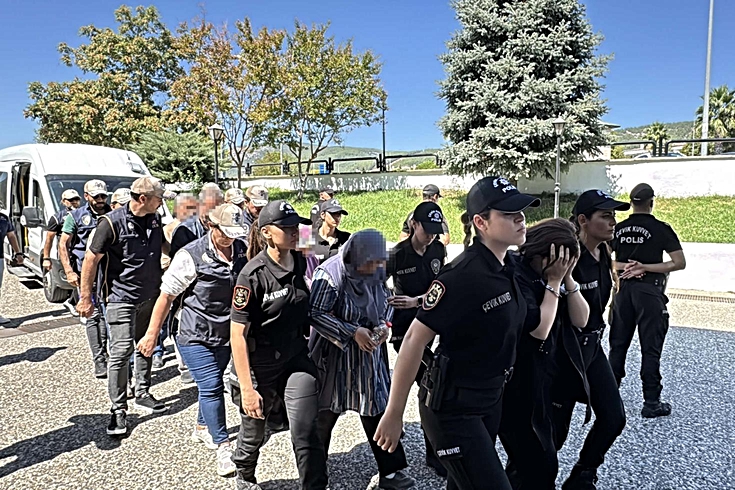 Cumhurbaşkanına suikast timindeki FETÖ'cü haine yardım iddiası! 10 şüpheli adliyede