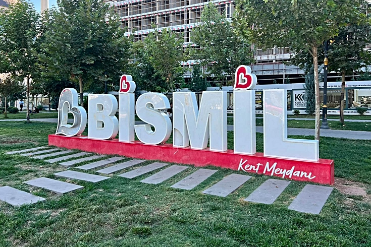 Açıkta bırakılan elektrik kablosuna temas eden çocuk, akıma kapılarak yaralandı