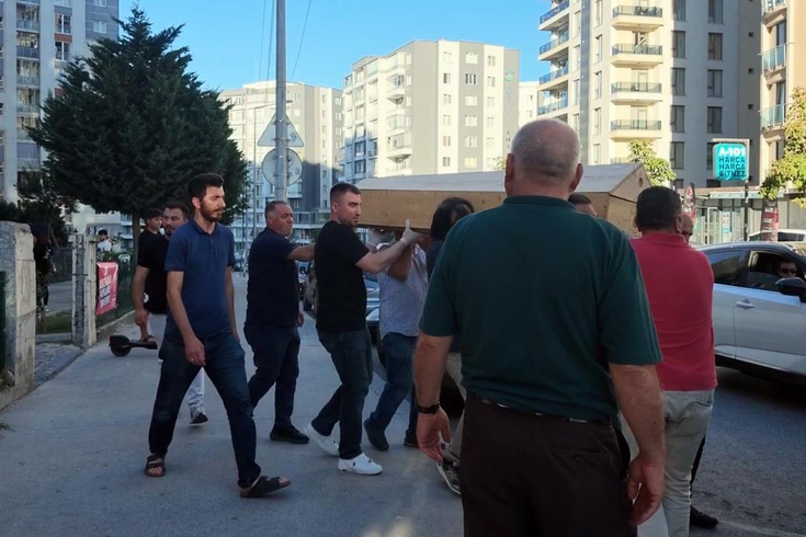 Esenyurt’ta asansör faciası! Apartman görevlisi can verdi