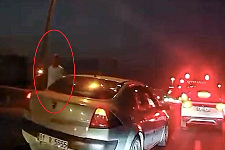Trafikte 'başkomiserim' deyip ehliyet istedi! Yakalanınca market çalışanı olduğu ortaya çıktı
