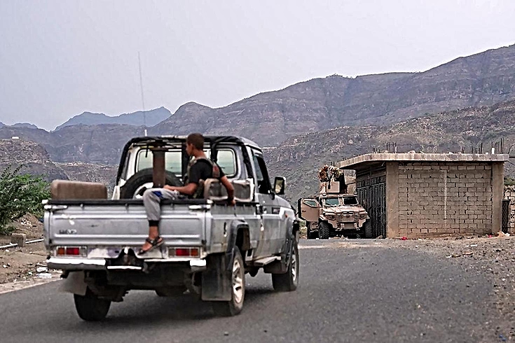 Yemen'de hükümet güçleri: Husilere ait hedefler vuruldu, 5 İHA düşürüldü
