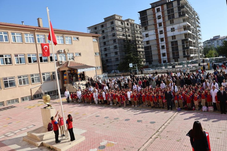 17 milyon öğrenci dersbaşı yaptı! Okul kapılarındaki yeni uygulama dikkat çekti