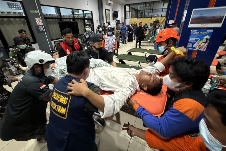 Endonezya'da feribot faciası: 243 kişilik gemide 107 kişi kurtarıldı, 130 kişi kayıp
