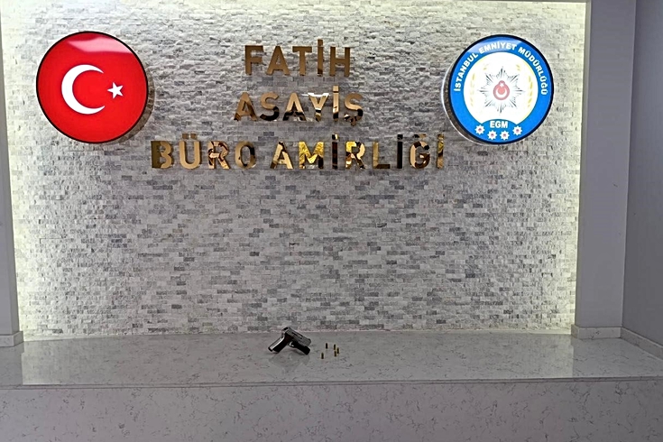 Fatih'te kurşunlanan iş yerini fotoğraflayan 2 şüpheli yakalandı: Evinden silah çıktı