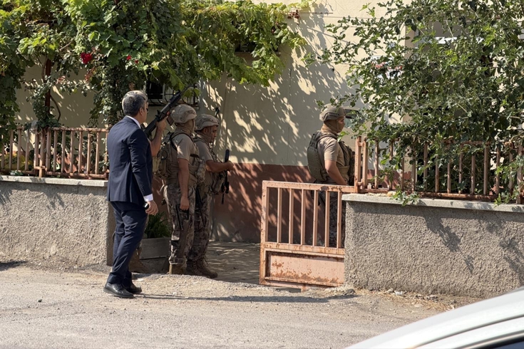 Kahramanmaraş'ta dehşet dolu anlar! Annesini, eşini ve çocuğunu rehin aldı