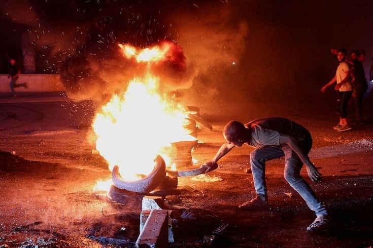 Akaryakıt zammı Suriye'yi ayağa kaldırdı! Petrol tankerlerini durdurdular