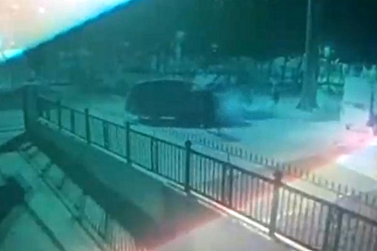 Keçiören'de polis aracına çarpıp kaçan sürücü yakalandı, evinde silah çıktı