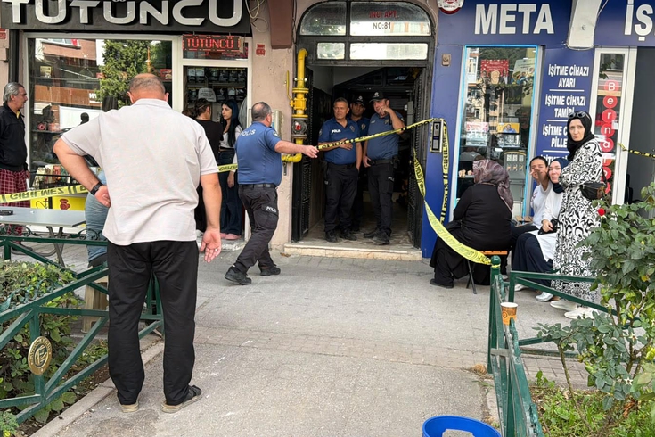 Eskişehir'de en üst katta yaşayan adam binanın zemin katında ölü bulundu