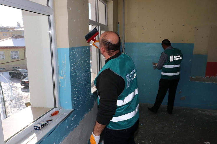 Akın Gürlek: Denetimli serbestlik yükümlüleri 2 bin 779 okulda bakım ve temizlik çalışması yaptı