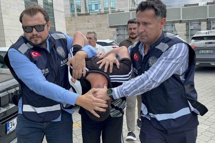 Samsun'da husumetlisi zannettiği boş araca kurşun yağdırdı! Genç şüpheli yakalandı