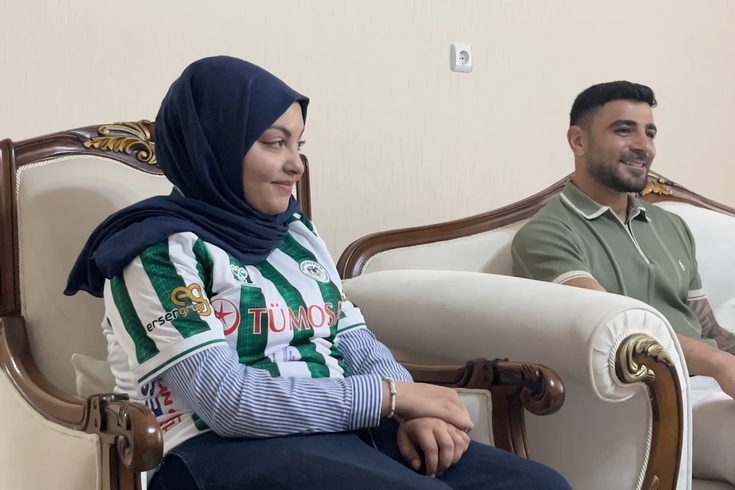 Konyasporlu futbolcular, omurilik kanseri tedavisi gören taraftarları Sude'yi ziyaret etti