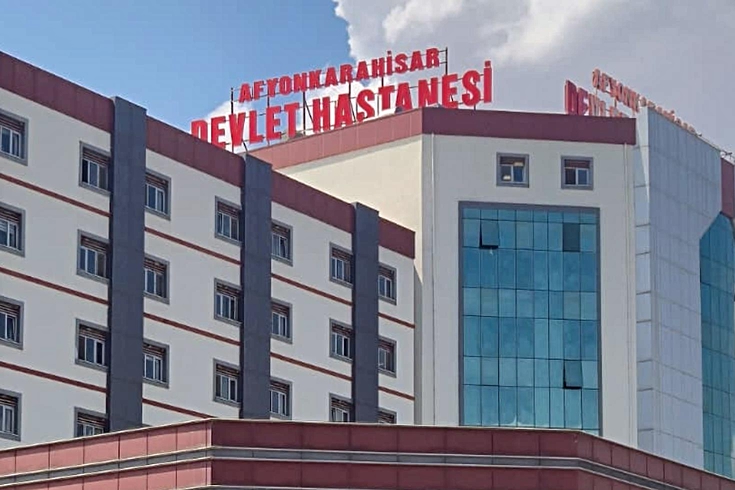 Devlet hastanesi doktorları birbirine girdi! Psikoloğun kocası doktoru dövdü